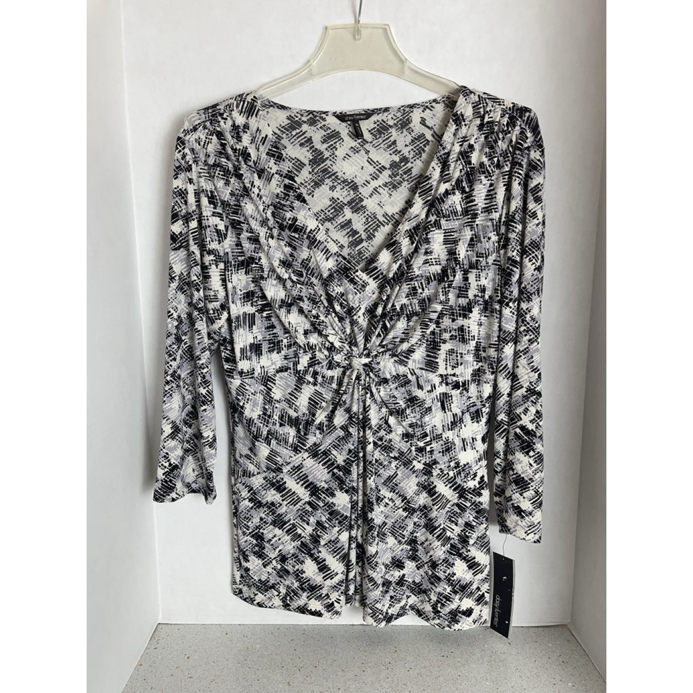 NWT Daisy Fuentes Geometric Pattern Top Size L. Black/White/Grey
